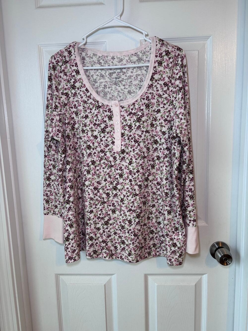 Torrid Super Soft Slub Jersey Floral Henley Top Size 00 Pink Long Sleeve